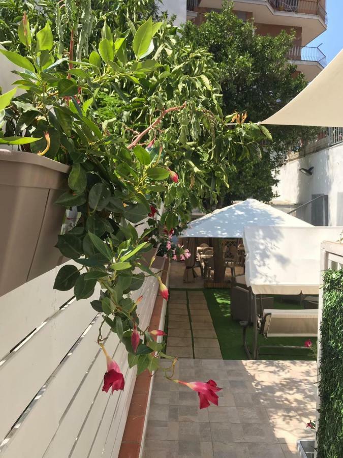 Bed and Breakfast Virgilio'S Garden Кастелламмаре-ди-Стабия Экстерьер фото